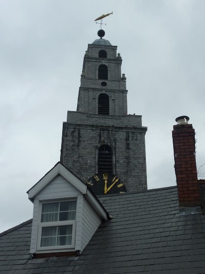 Cork -  Campanile della cattedrale St. Ann's Shandon. Svetta una curiosa banderuola dalla sagoma di salmone