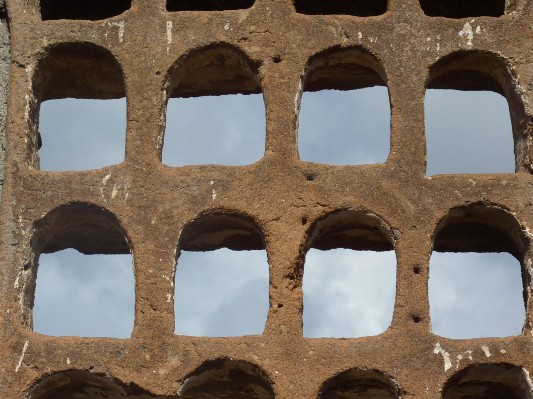Pompei - grata di finestra in cotto